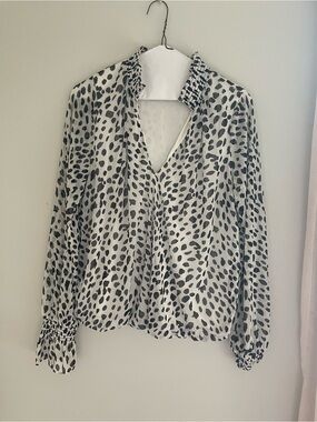 Express Black and White Spot Print V-Neck Blouse
